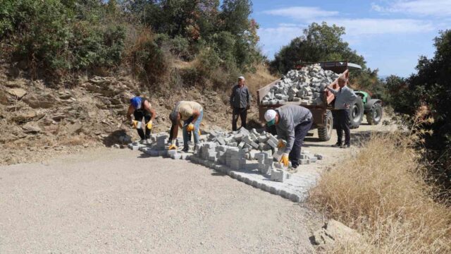 NAZİLLİ BELEDİYESİ FEN İŞLERİ MÜDÜRLÜĞÜ EKİPLERİ, CUMHURİYET MAHALLESİ 228/1 SOKAK’TA KAPSAMLI YENİLEME ÇALIŞMASINA BAŞLADI.