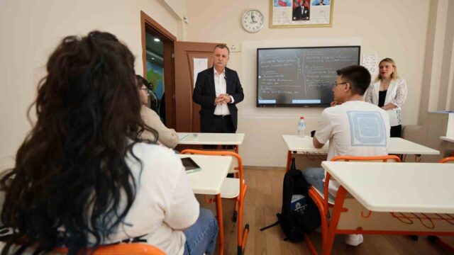 YUNUSEMRE BELEDİYE BAŞKANI SEMİH BALABAN, 2026-2027 EĞİTİM ÖĞRETİM YILININ BAŞLAMASI DOLAYISIYLA YUNUSEMRE BELEDİYESİ BÜNYESİNDE FAALİYET GÖSTEREN YEGEM’İ ZİYARET EDEREK, YENİ EĞİTİM DÖNEMİNDE ÖĞRENCİLERE VE ÖĞRETMENLERE BAŞARI DİLEKLERİNİ İLETTİ.