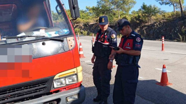 MUĞLA İL JANDARMA KOMUTANLIĞI TRAFİK JANDARMASI TİMLERİNCE 21-27 EYLÜL TARİHLERİ ARASINDA YAPILAN TRAFİK DENETİMLERİNDE 202 ARAÇ TRAFİKTEN MEN EDİLDİ.