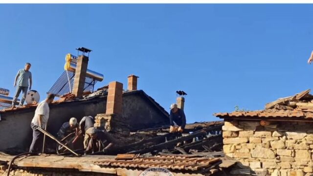 EMET’TE FIRIN EV YANGINI PANİĞE NEDEN OLDU! BİNALARA SIÇRAMADAN SÖNDÜRÜLDÜ
