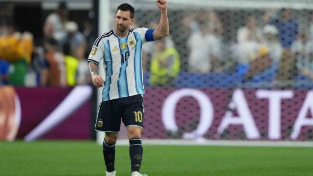 MİLLİ TAKIM KARİYERİNE SONLANDIRAN LİONEL MESSİ İÇİN BU HAFTA ARJANTİN'DEKİ TÜM MAÇLARIN 10. DAKİKASINDA SAYGI DURUŞUNDA YAPILACAK.