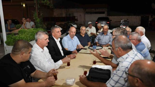 ŞEHZADELER BELEDİYE BAŞKANI HAKAN ŞİMŞEK, MAHALLE ZİYARETLERİ KAPSAMINDA AŞAĞIÇOBANİSA MAHALLESİ’NDE VATANDAŞLARLA BİR ARAYA GELDİ. MAHALLE SAKİNLERİNİ TEK TEK DİNLEYEN BAŞKAN ŞİMŞEK, İLETİLEN TALEP VE SORUNLARLA İLGİLİ NOTLAR ALARAK ÇÖZÜM İÇİN GEREKLİ ÇALIŞMALARIN YAPILACAĞINI İFADE ETTİ.