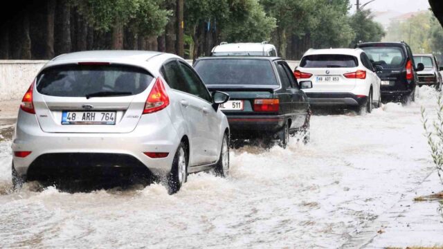 METEOROLOJİ GENEL MÜDÜRLÜĞÜ 4. BÖLGE MÜDÜRLÜĞÜ BÖLGE TAHMİN VE UYARI MERKEZİ 17 EYLÜL PERŞEMBE GÜNÜ MUĞLA İÇİN GÖK GÜRÜLTÜLÜ YAĞIŞ UYARISI YAPTI.