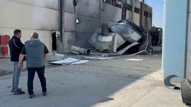 İZMİR'İN TORBALI İLÇESİNDE METAL TOZLARI ÜRETİMİ YAPAN BİR FABRİKADA DEV KAZANIN PATLAMASI SONUZU MEYDANA GELEN İŞ KAZASINDA 2'Sİ AĞIR 3 KİŞİ YARALANDI.