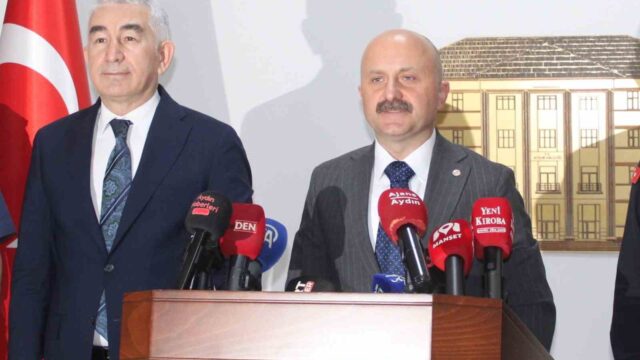AYDIN VALİSİ DR. OSMAN VAROL, AYLIK ASAYİŞ BİLGİLENDİRME TOPLANTISI'NDA KUŞADASI'NDAKİ PAZAR YERİ YANGINININ KONTROL ALTINA ALINDIĞINI, YANGININ ÇIKIŞ SEBEBİ İLE İLGİLİ OLARAK ÇALIŞMALARIN DEVAM ETTİĞİNİ AÇIKLADI.
