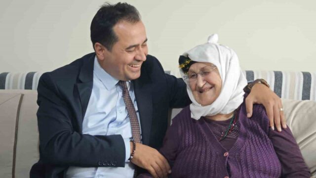 1 EKİM DÜNYA YAŞLILAR GÜNÜ DOLAYISIYLA MENTEŞE DEVLET HASTANESİ TARAFINDAN, İLÇEDE YAŞAYAN VE HASTANEDEN SAĞLIK HİZMETİ ALAN YAŞLI VATANDAŞLARA EVLERİNDE ZİYARET GERÇEKLEŞTİRİLDİ.