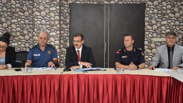 MANİSA’NIN SALİHLİ İLÇESİNDE OKUL MÜDÜRLERİ TOPLANTISI, KAYMAKAM ALİ GÜLDOĞAN’IN BAŞKANLIĞINDA OKUL MÜDÜRLERİNİN KATILIMIYLA SALİHLİ ÖĞRETMENEVİ’NDE GERÇEKLEŞTİRİLDİ.