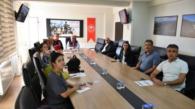 AYDIN’DA TARIMSAL FAALİYETLERDEN KAYNAKLANABİLECEK KİRLİLİĞİN ÖNLENMESİ, SU VE TOPRAK KAYNAKLARININ KORUNMASI AMACIYLA ZİRAİ KAYNAKLI KİRLİLİK KONTROLÜ KOMİSYONU TOPLANDI.