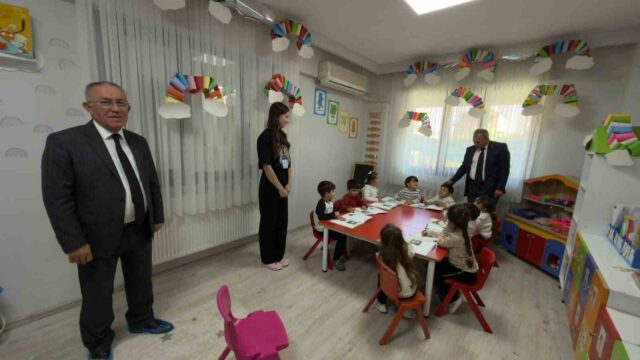 MANİSA’NIN SARIGÖL İLÇESİNDE İLÇE MİLLİ EĞİTİM MÜDÜRÜ YILDIRAY DEMİRTAŞ VE ŞUBE MÜDÜRÜ MUHİTTİN ŞEN, ÖZEL ÜSTEK ANAOKULUNU ZİYARET ETTİ.