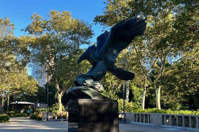 Battery Park 15 Statue Aigle