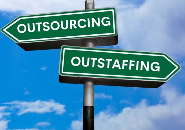 outsourcing vs outstaffing