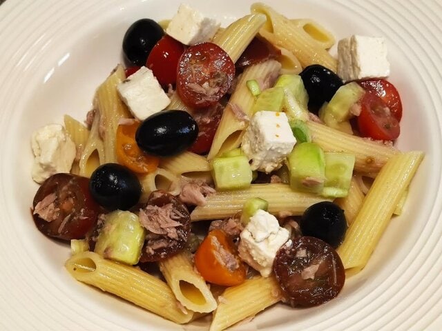 photo de Salade de pâtes pennes façon grecque