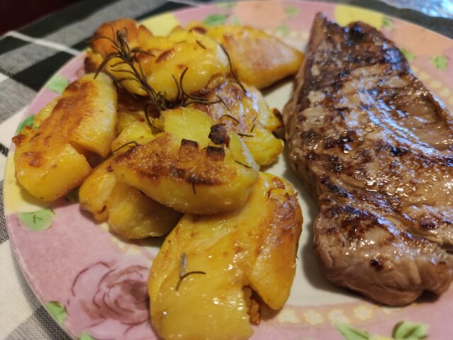 photo de Pommes de terre tapées au romarin