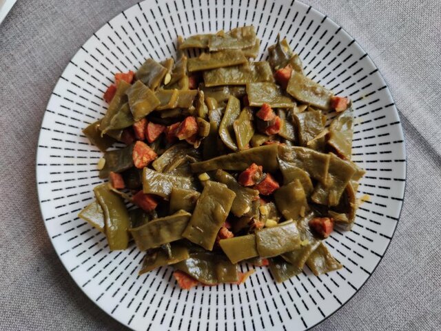 photo de Haricots plats au curcuma et au chorizo