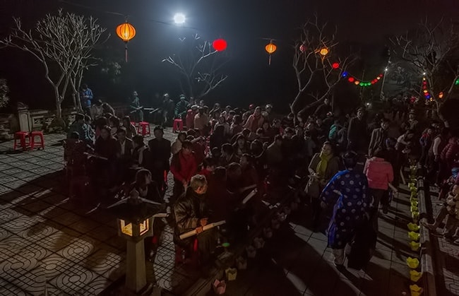 At a temple closte to Phố Châu