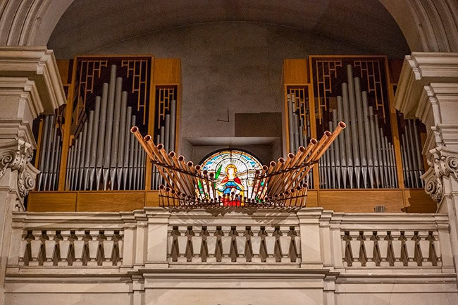 The pipe organ is from 1989 and was later expanded