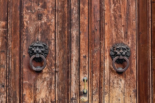 They do look at each other