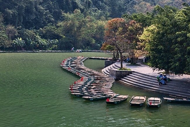 Boats waiting for tourists in Tam Coc