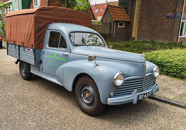 Old Peugeot 203