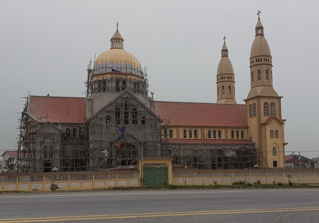 Church close to Kỳ Nam