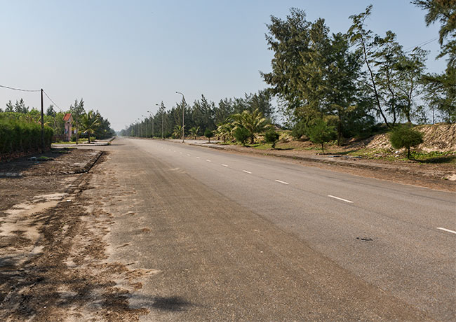 The coast road towards Giêm Hà