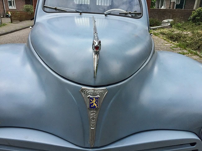 Old Peugeot 203