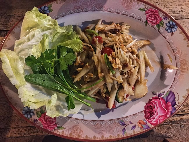 Vegan green papaya salad