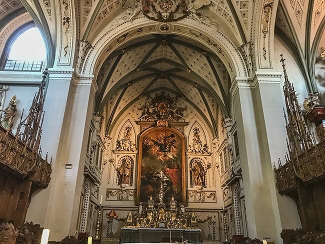 Side altar