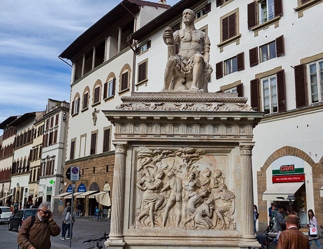 Monumento a Giovanni delle Bande Nere