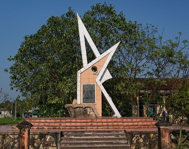 Another one of those monuments along the road