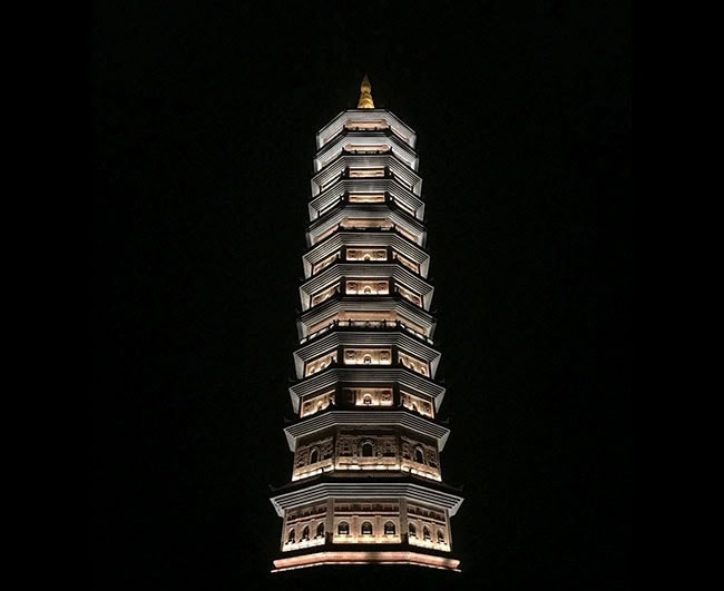 Bái Đính Temple at night