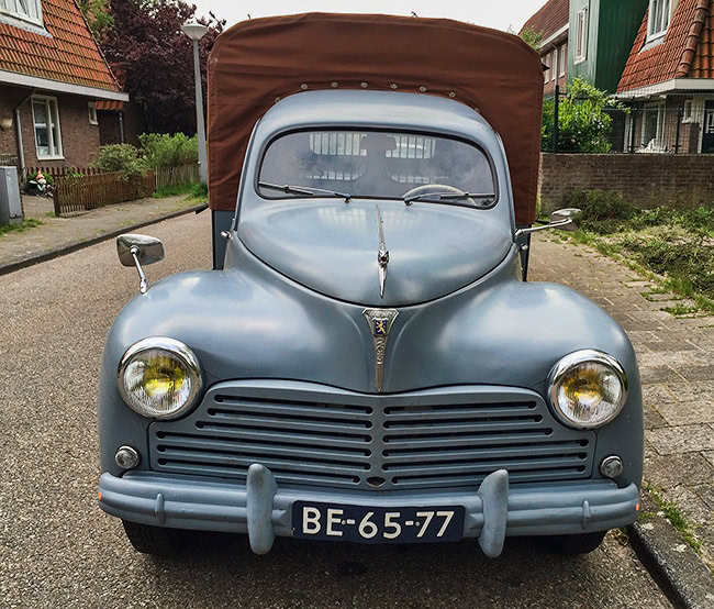 Old Peugeot 203