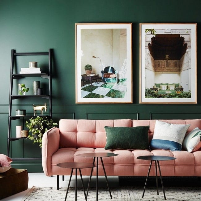 Decoración en verde y rosa