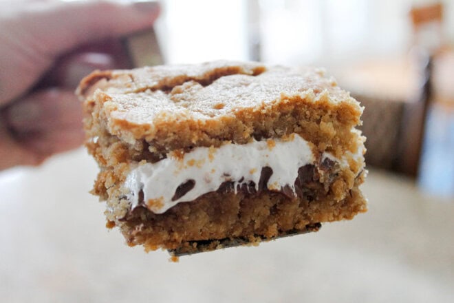 Peanut Butter S'mores Bars - The perfect way to enjoy S'mores all year round!