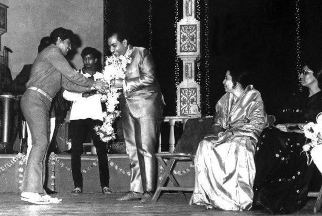 BN_shri-mataji-attending-the-film-fare-award-ceremony-in-bombay