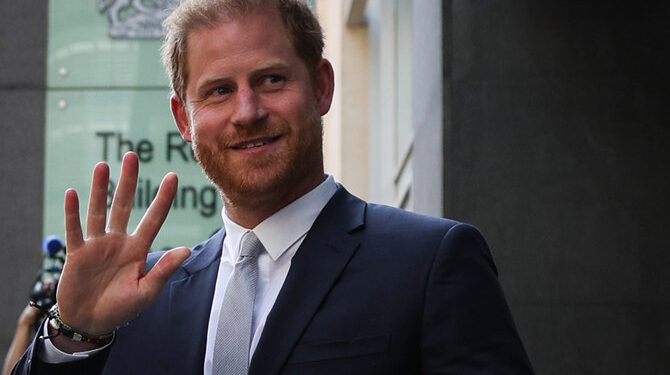 Britain's Prince Harry, Duke of Sussex, waves as he leaves the Royal Courts of Justice, Britain's High Court, in central London on June 7, 2023. - Prince Harry on June 6 testified he had suffered lifelong "press invasion" and that some media had blood on their hands, as he became the first British royal in more than 100 years to give evidence in court (Photo by Adrian DENNIS / AFP)