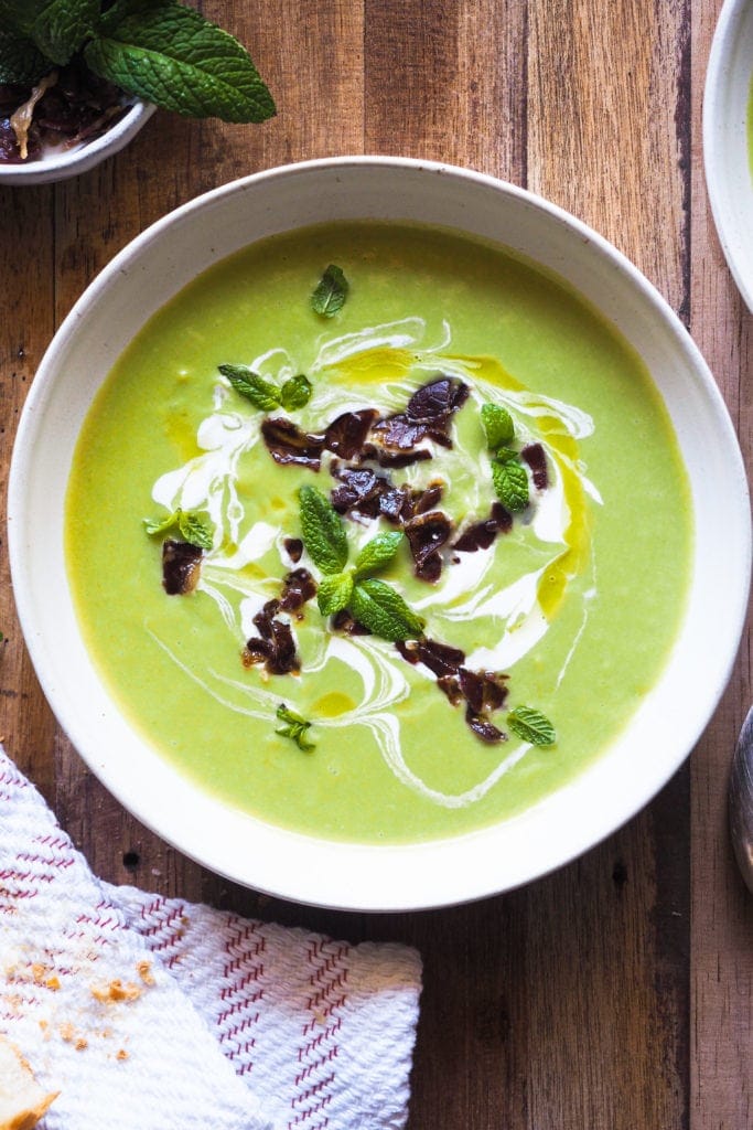 This 20 Minute Pea Soup with Serrano Ham is so easy and quick to put together while being very tasty. It's fresh, light and healthy, plus great for making the most of seasonal peas, although you can also make it with frozen peas. The kefir, mint and Serrano ham topping take it up a notch, making it and ideal starter for a meal with family and friends | Paula's Apron Recipe