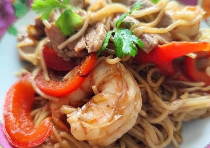 Nouilles au porc et aux crevettes