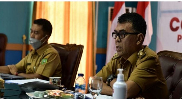 Bupati Natuna Wan Siswandi Saat Mendengarkan Pemaparan Kemenlu