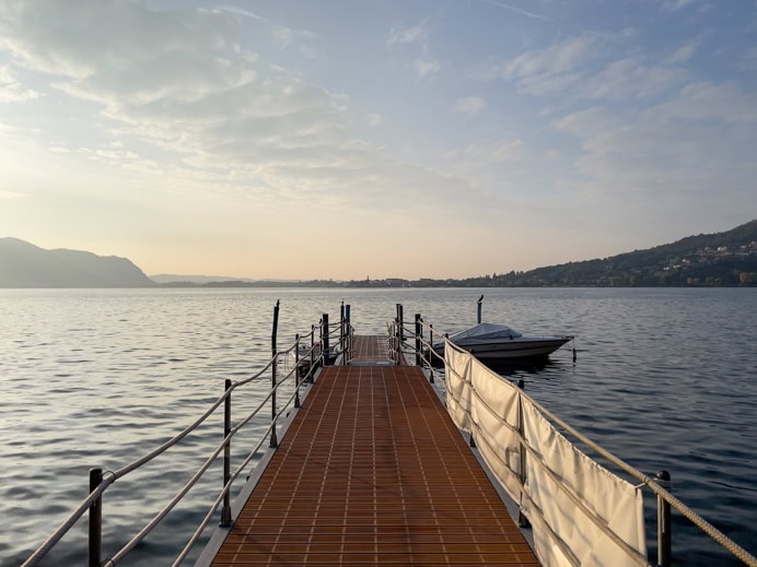 Cocca Hotel Royal Thai Spa lake iseo dock