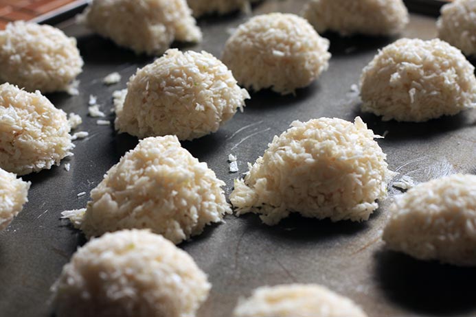 Lime and coconut macaroons recipe