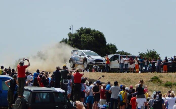 Il mondo dei motori guarda l'isola