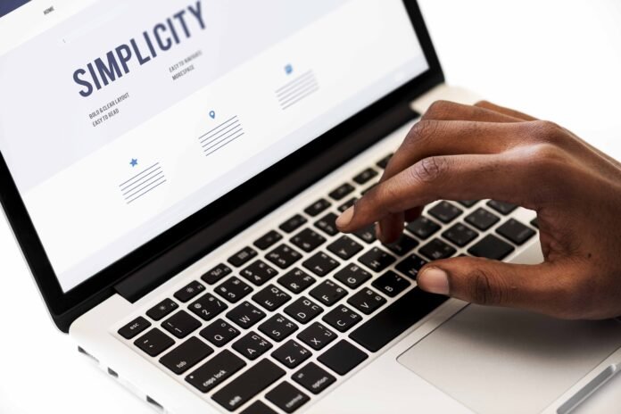 Découvrez pourquoi un site internet professionnel est devenu indispensable pour les entreprises sénégalaises. Visibilité, crédibilité, acquisition de clients et développement commercial : tous les avantages d'un site web performant.