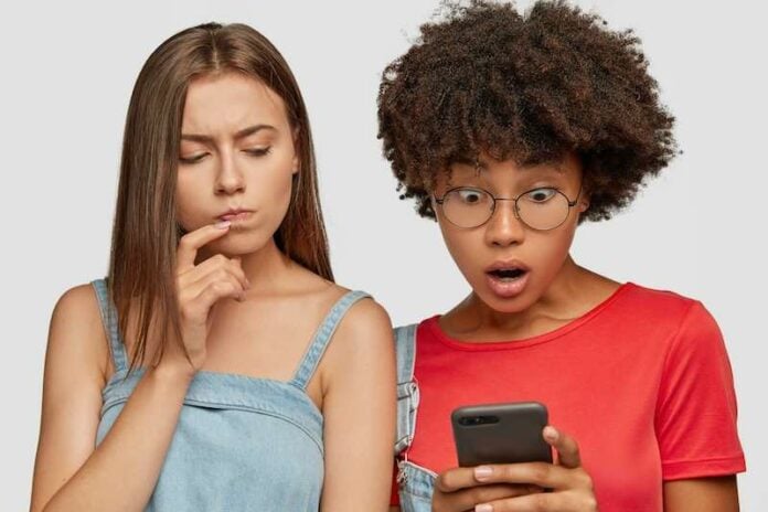 Fix Something Went Wrong with your Chat History Error on WhatsApp