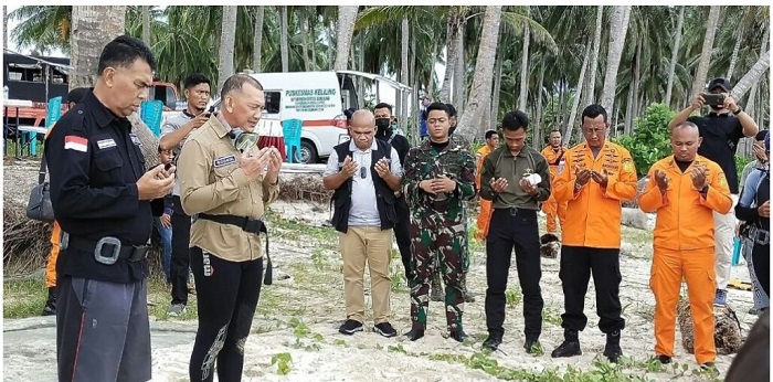Wakil Bupati Natuna, Rodhial Huda saat memimpin doa sebelum kegiatan dimulai-f.istimewa