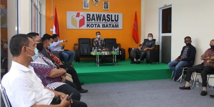 Rombongan Komisi I DPRD Kepri Saat di Kantor Bawaslu Kota Batam