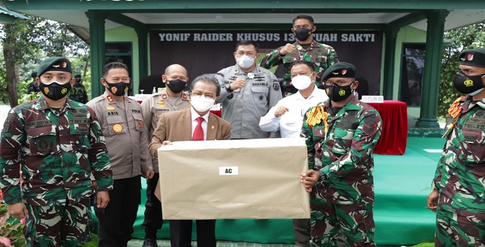 Ketua DPRD Kepri, Jumaga Nadeak Foto Bersama Usai Memberikan Pembekalan