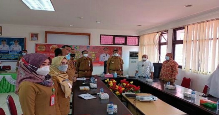 Bupati Natuna, Wan Siswandi saat mengikuti pencanangan vaksinasi dosis tiga di RSUD Natuna-f.istimewa