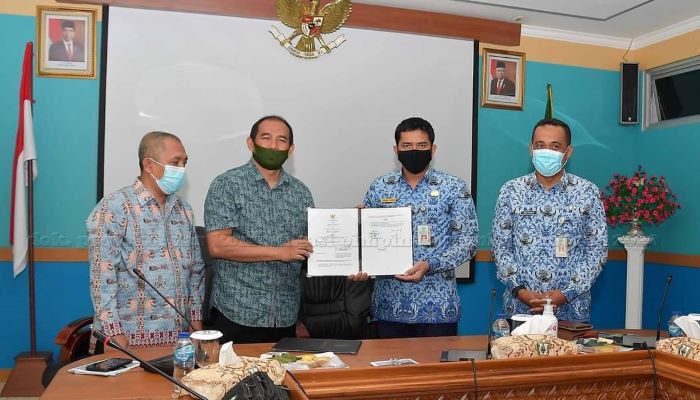 Foto Bersama Usai Penandatanganan MoU Pengembangan Mutu SDM