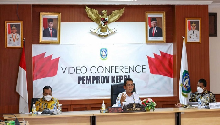 Gubernur Kepri, Ansar Ahmad Saat Rapat Penanganan PMI